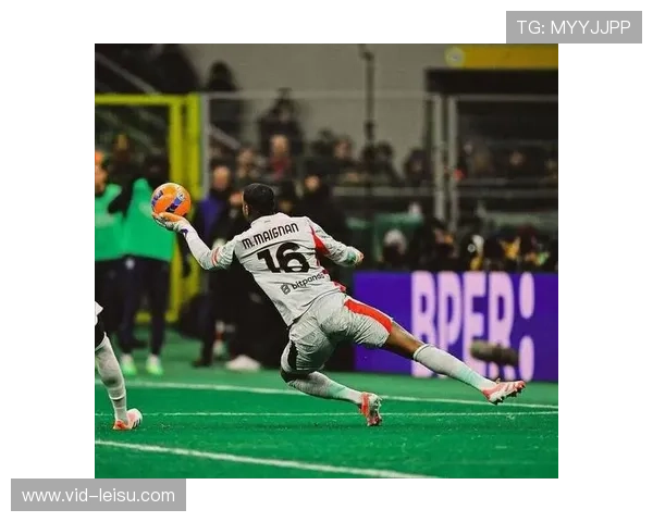 AC米兰门将迈尼昂扑救瞬间，诠释钢铁防线价值